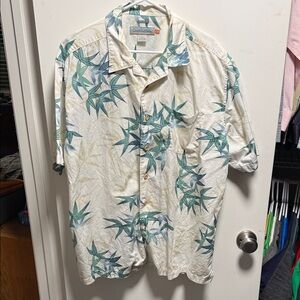 Quiksilver White Short-Sleeve Button-Up Shirt with Teal Leaf Print